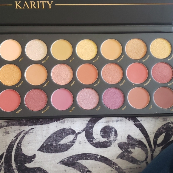 Karity Picante Eyeshadow Palette - Picture 3 of 5